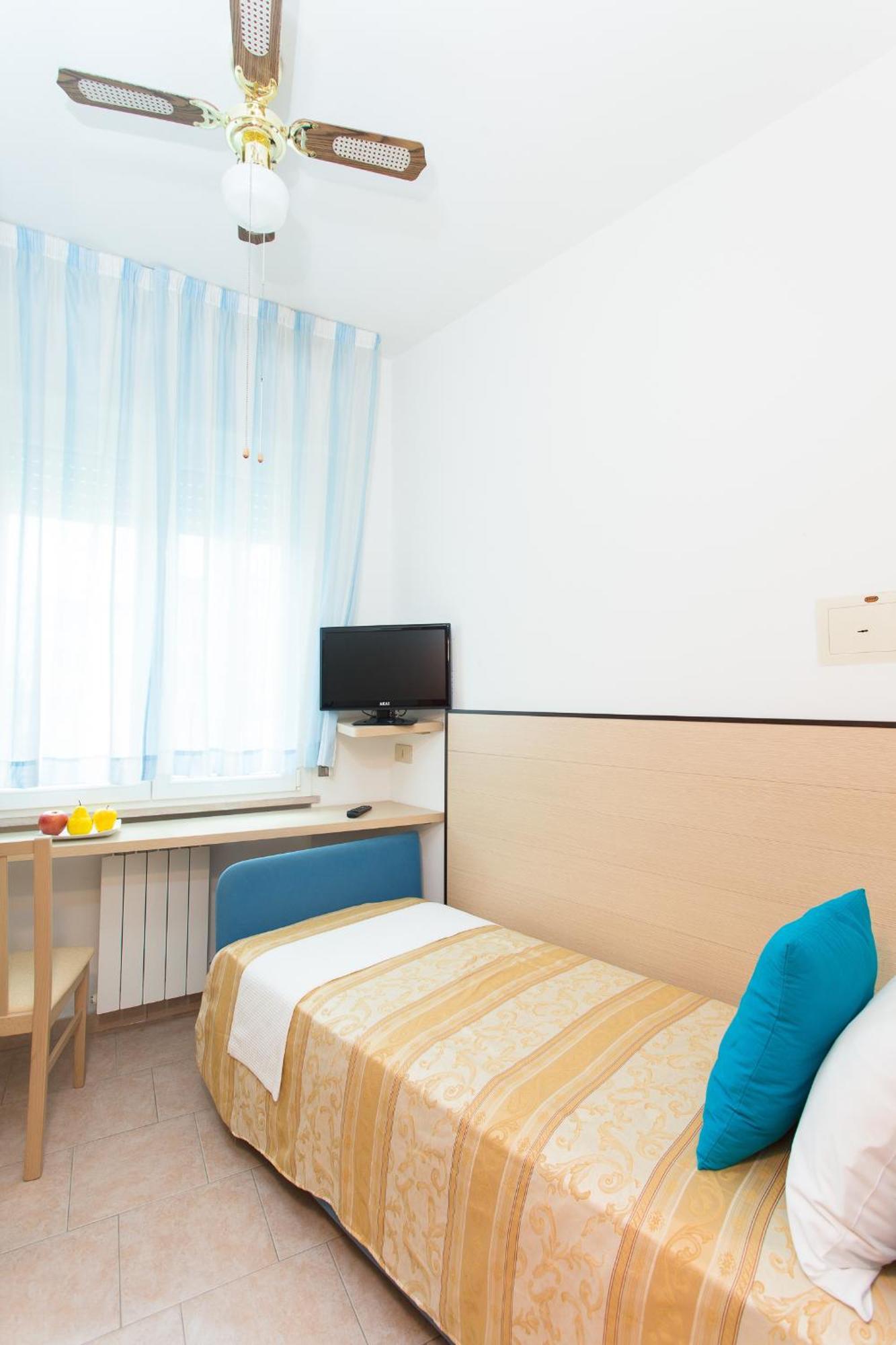 Hotel Asiago Beach Lido Di Savio Room photo